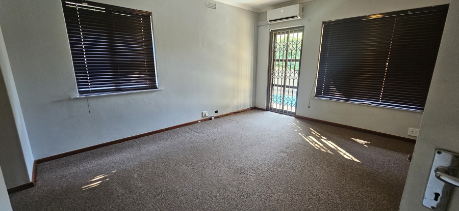 To Let 4 Bedroom Property for Rent in Lemoenkloof Western Cape